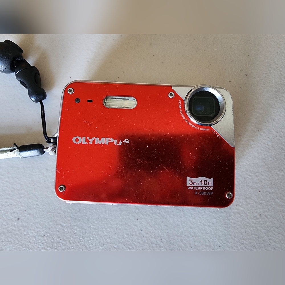 Olympus X-560WP 10.0 MP X-Series Digital Camera Red.